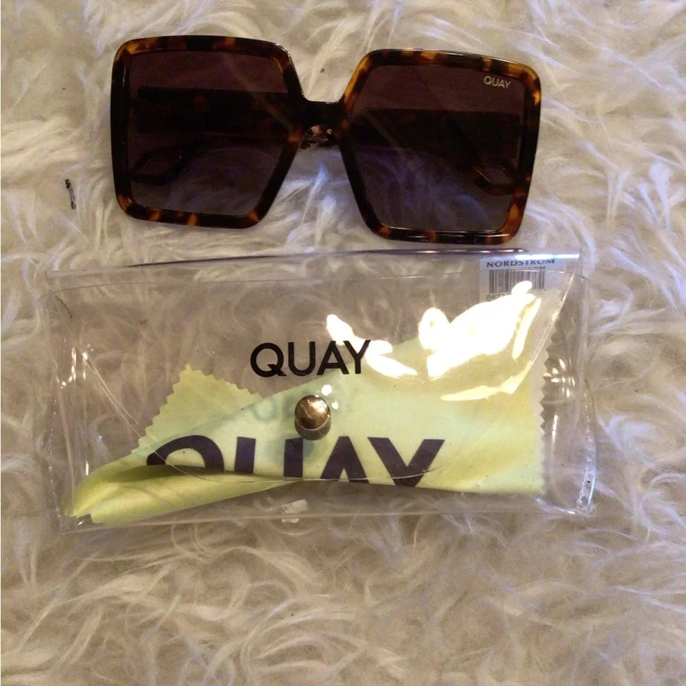 READ SCUFFS Quay Almost ready polarized square Sunnies